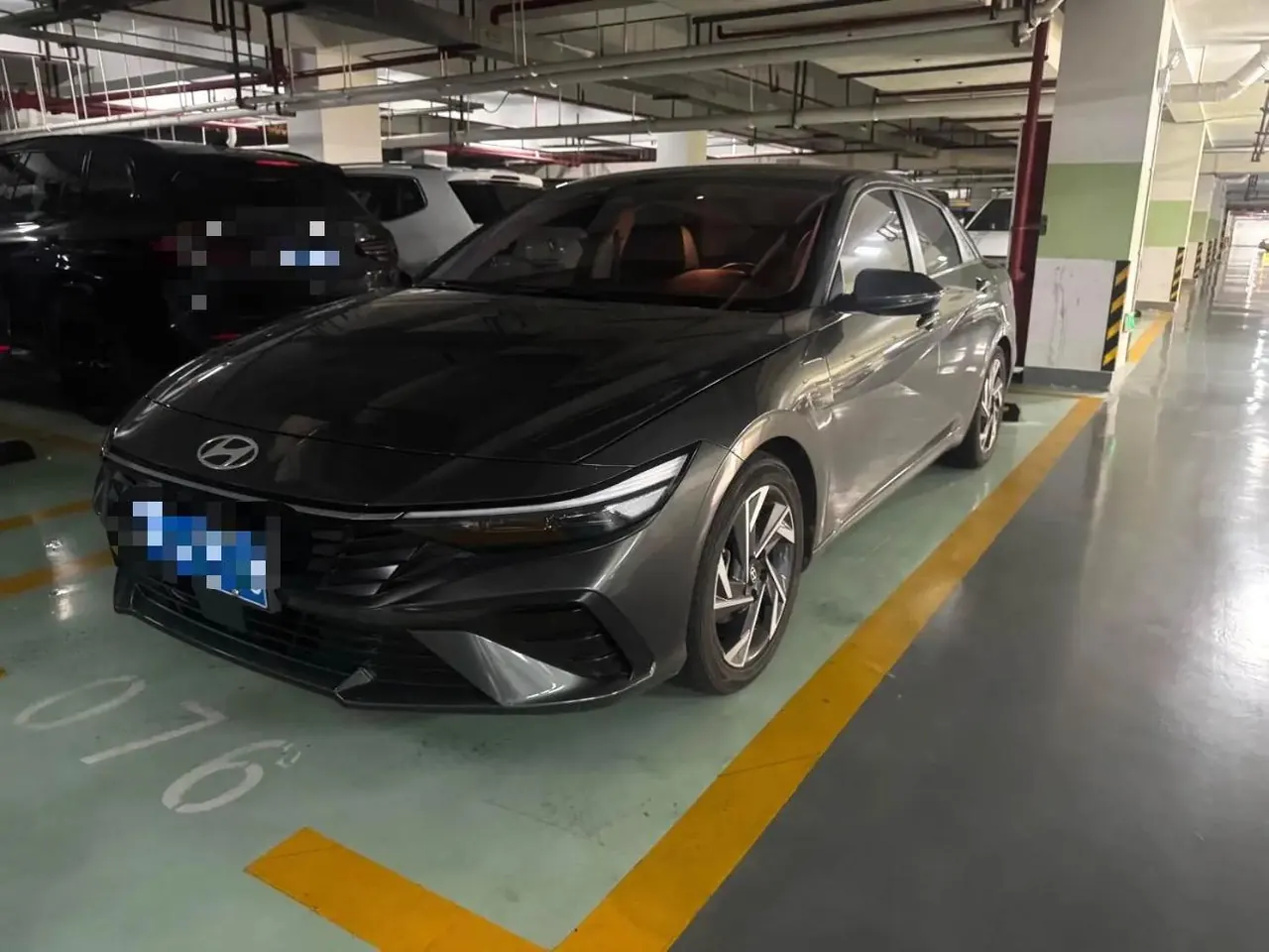 Hyundai 2023 Elantra -3-compartment 1.5 stepless LUX premium automatic gear - View 1