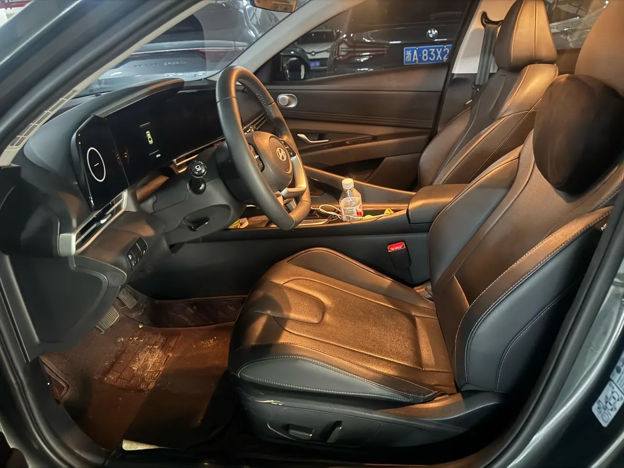 Hyundai 2023 Elantra -3-compartment 1.5 stepless LUX premium automatic gear 3