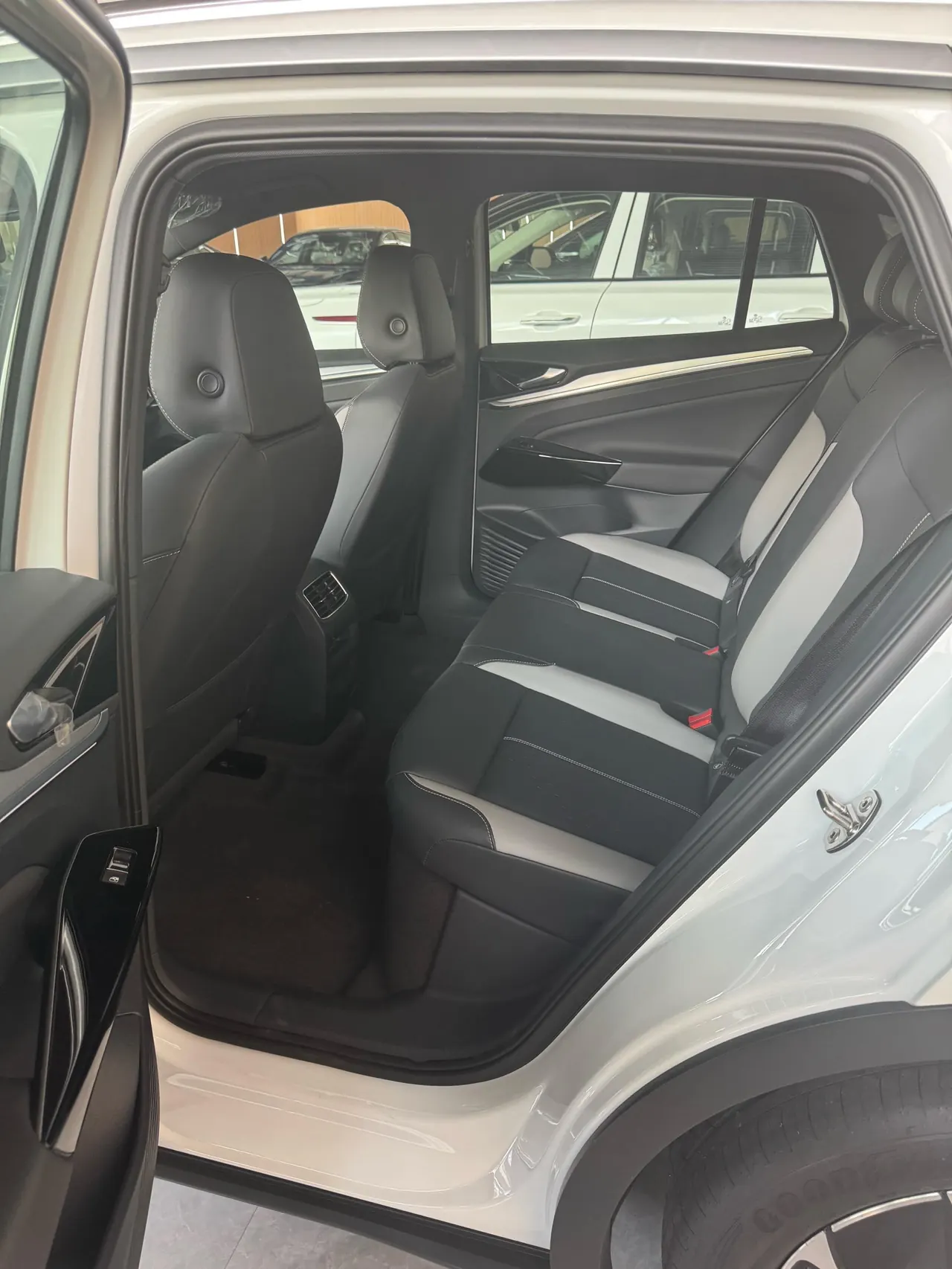 Volkswagen 2026 ID. 4 CROZZ Exclusive PURE Automatic 5