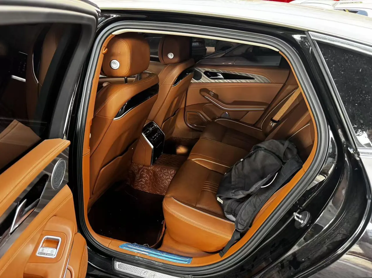 HongQi 2020 H9 48V 2.0T Zhilian Flag Edition Automatic Gear 3