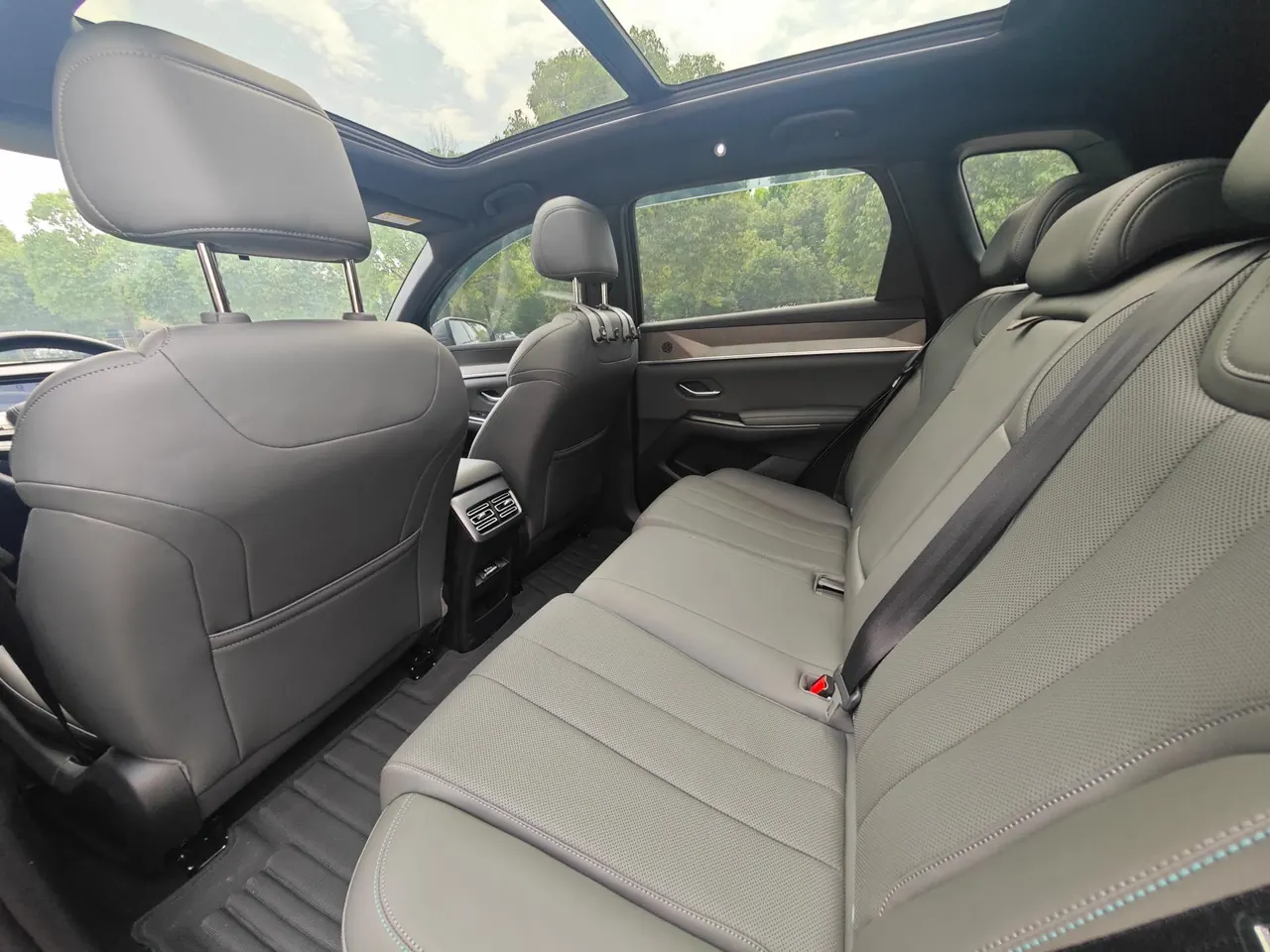 BYD Song Pro New Energy 2025 Song Pro DM-i 1.5 Stepless Smart Driving Edition 115KM Exceed Automatic Gear 8