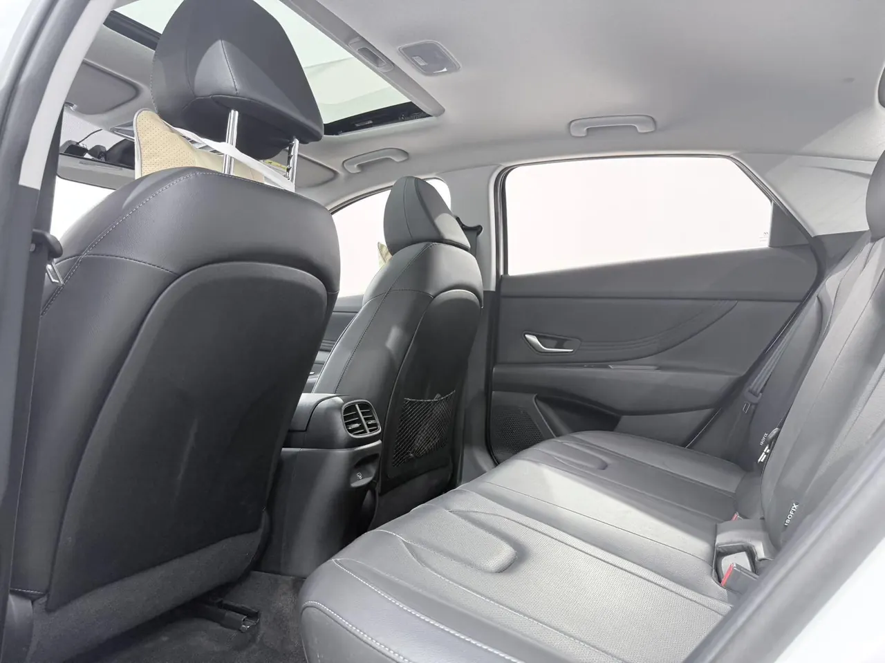 Hyundai 2023 Elantra -3-compartment 1.5 stepless LUX premium automatic gear 12