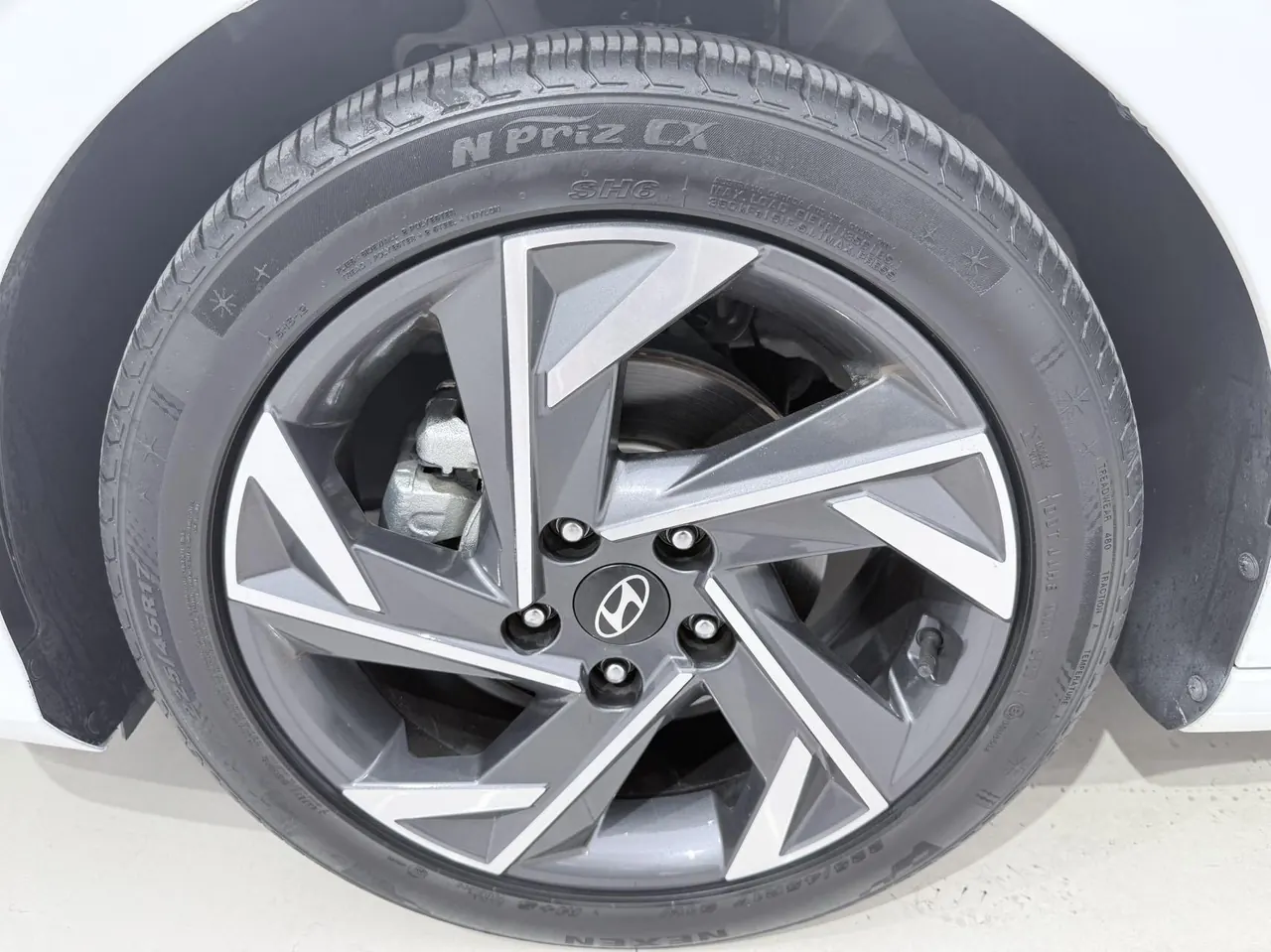 Hyundai 2023 Elantra -3-compartment 1.5 stepless LUX premium automatic gear 14