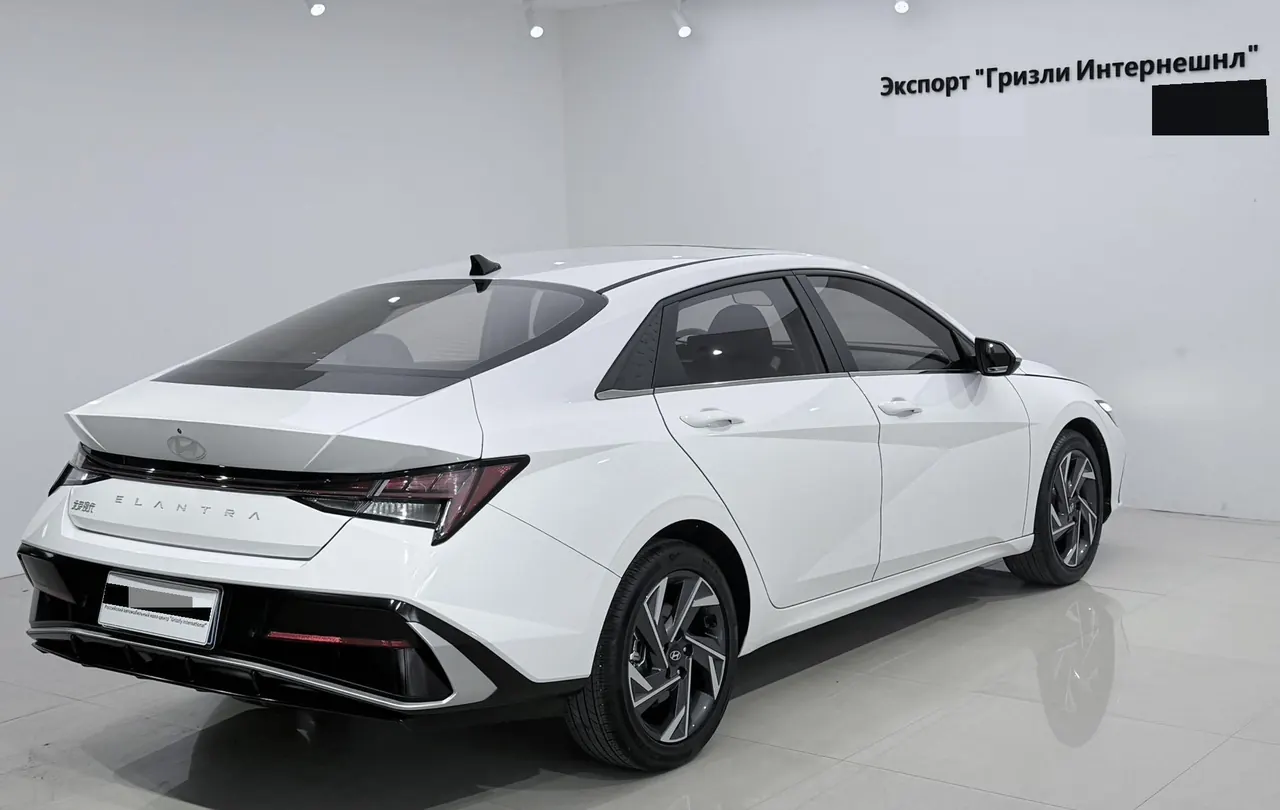 Hyundai 2023 Elantra -3-compartment 1.5 stepless LUX premium automatic gear 4