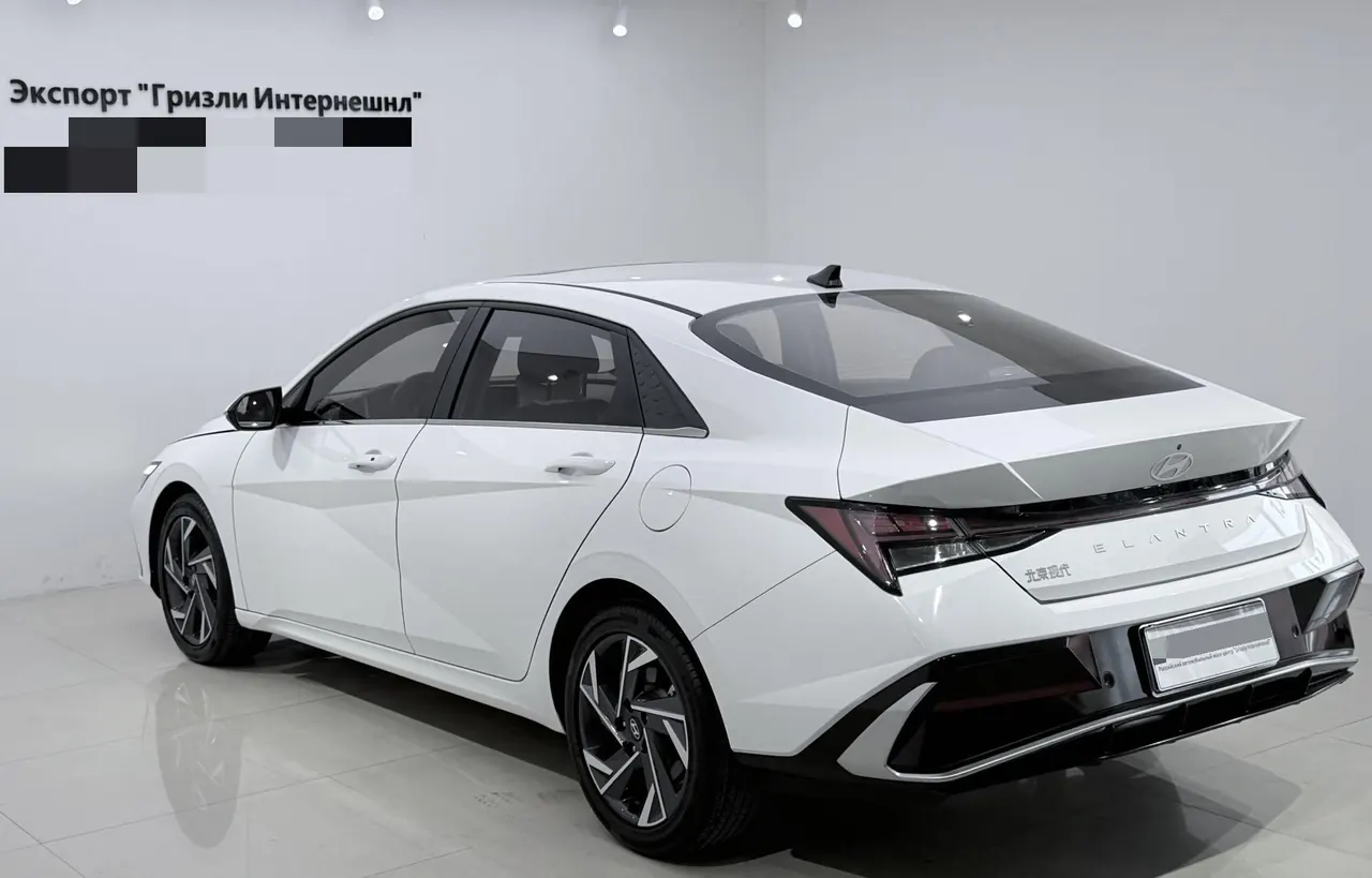 Hyundai 2023 Elantra -3-compartment 1.5 stepless LUX premium automatic gear 6