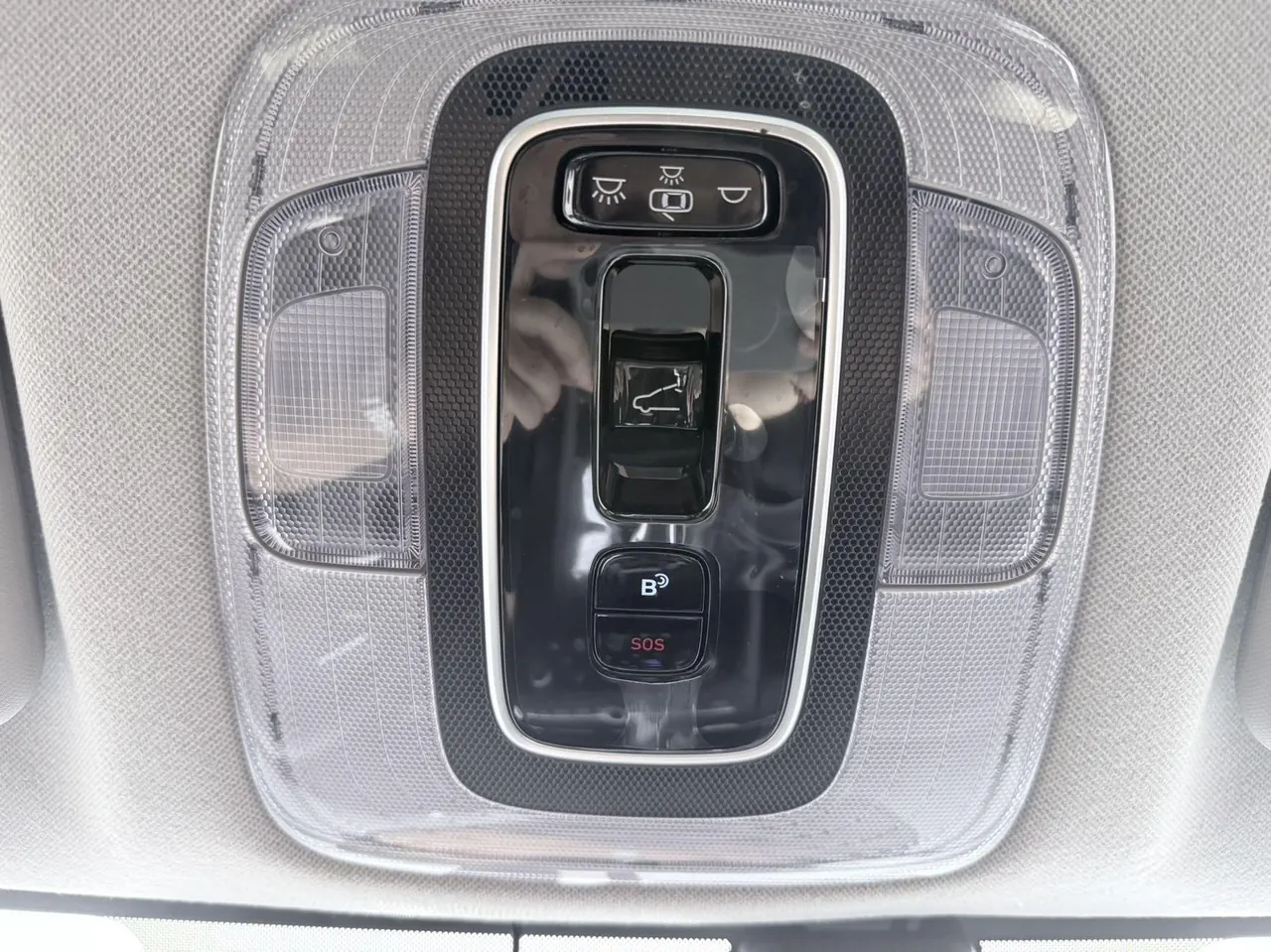 Hyundai 2023 Elantra -3-compartment 1.5 stepless LUX premium automatic gear 9