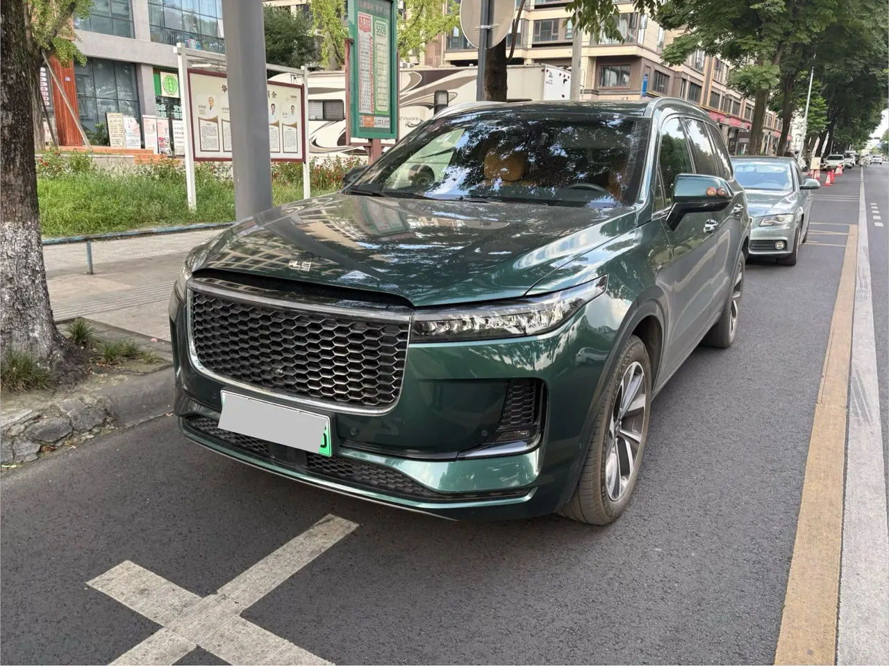 Open image lightbox: Li 2021 ONE extended range 6-seat version automatic gear