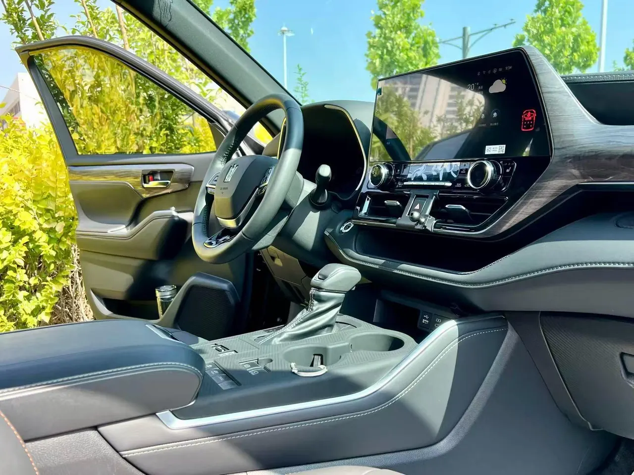 Toyota 2024 Crown Land Release HEV 2.5 Stepless Four-wheel Drive Premium Edition Automatic Gear 4
