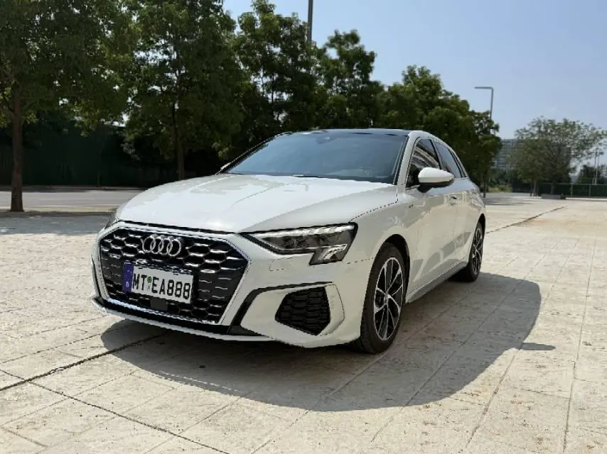Открыть галерею: Audi 2021 A3 Sportback 1.4TFSI 35TFSI Aggressive Sports Automatic