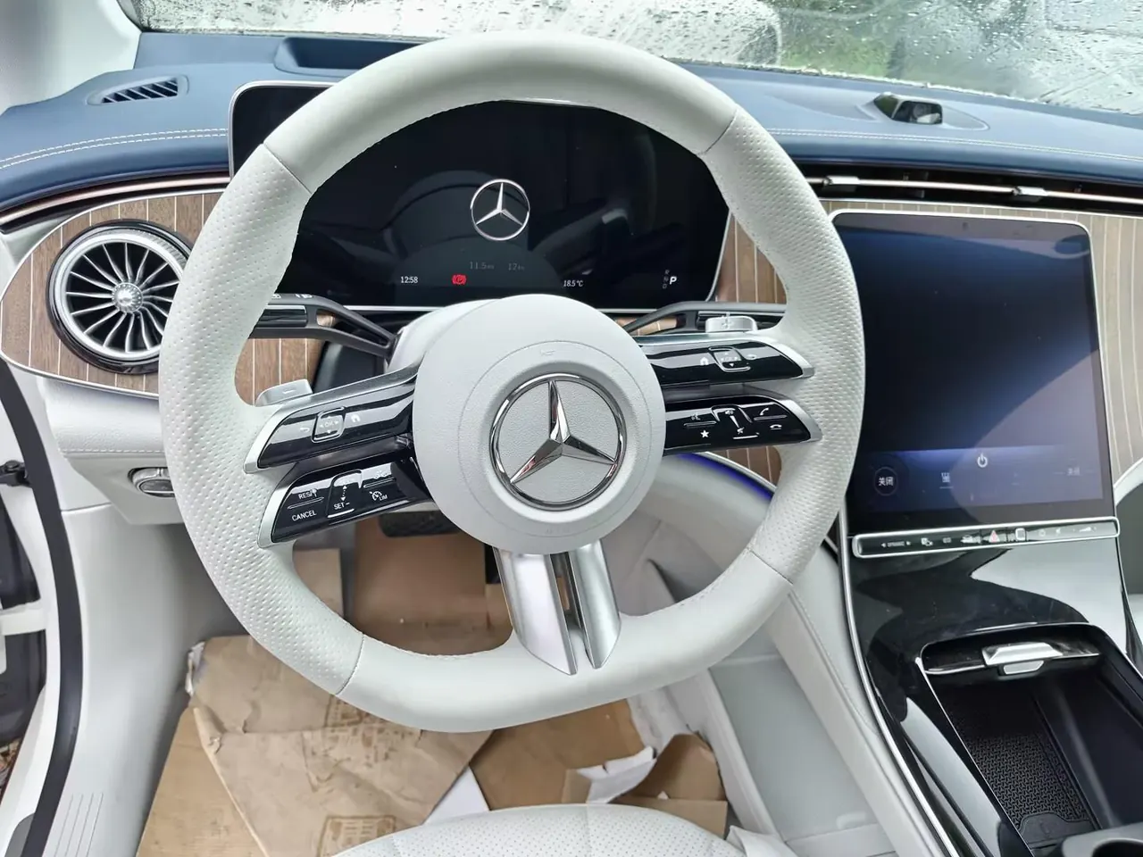 Mercedes Benz 2025 EQE 500 4MATIC EQE 500 4MATIC Deluxe Edition Automatic Gear 3