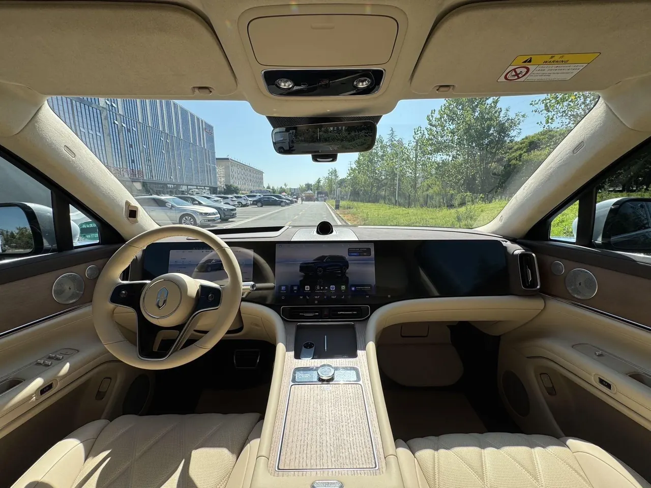 AITO 2025 AITO M9 extended range Ultra version 52kWh6 seat version automatic gear 5