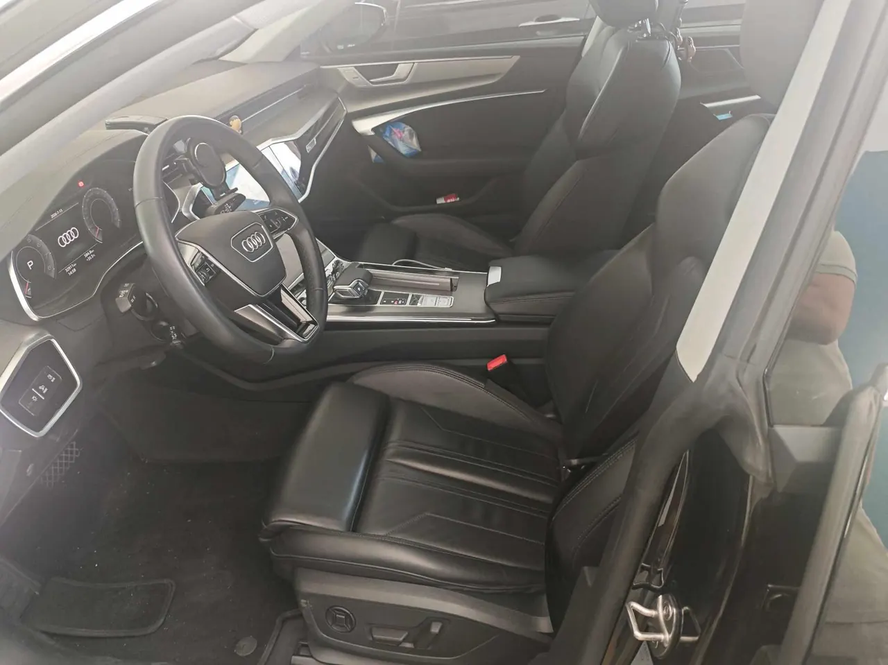 Audi A7 (Imported) 2023 A7 Sportback 2.0TFSI 45TFSI Automatic Gear Selection 3