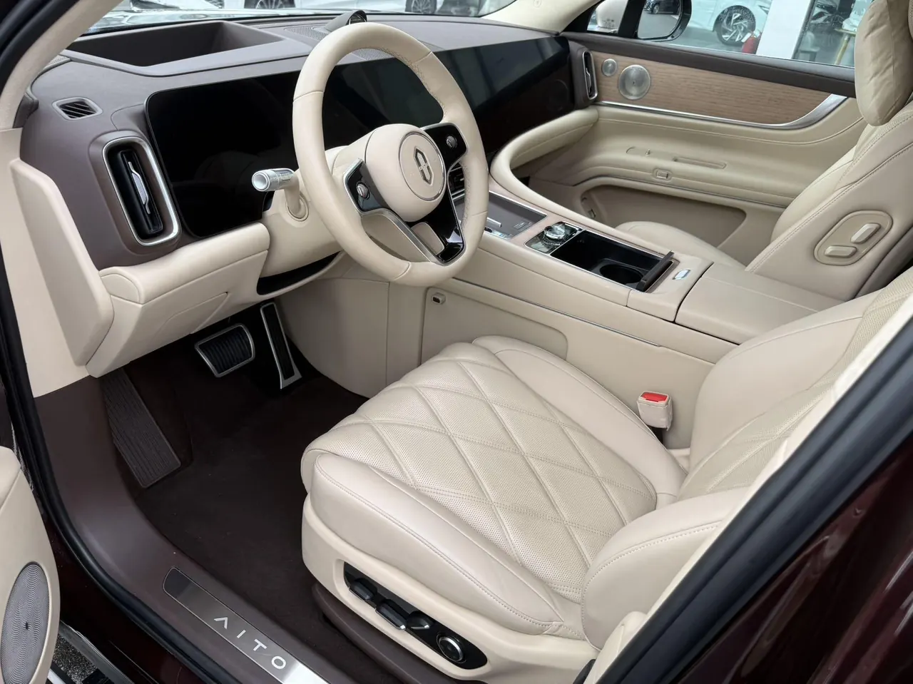 AITO 2025 AITO M9 extended range Ultra version 52kWh5 seat version automatic gear 7