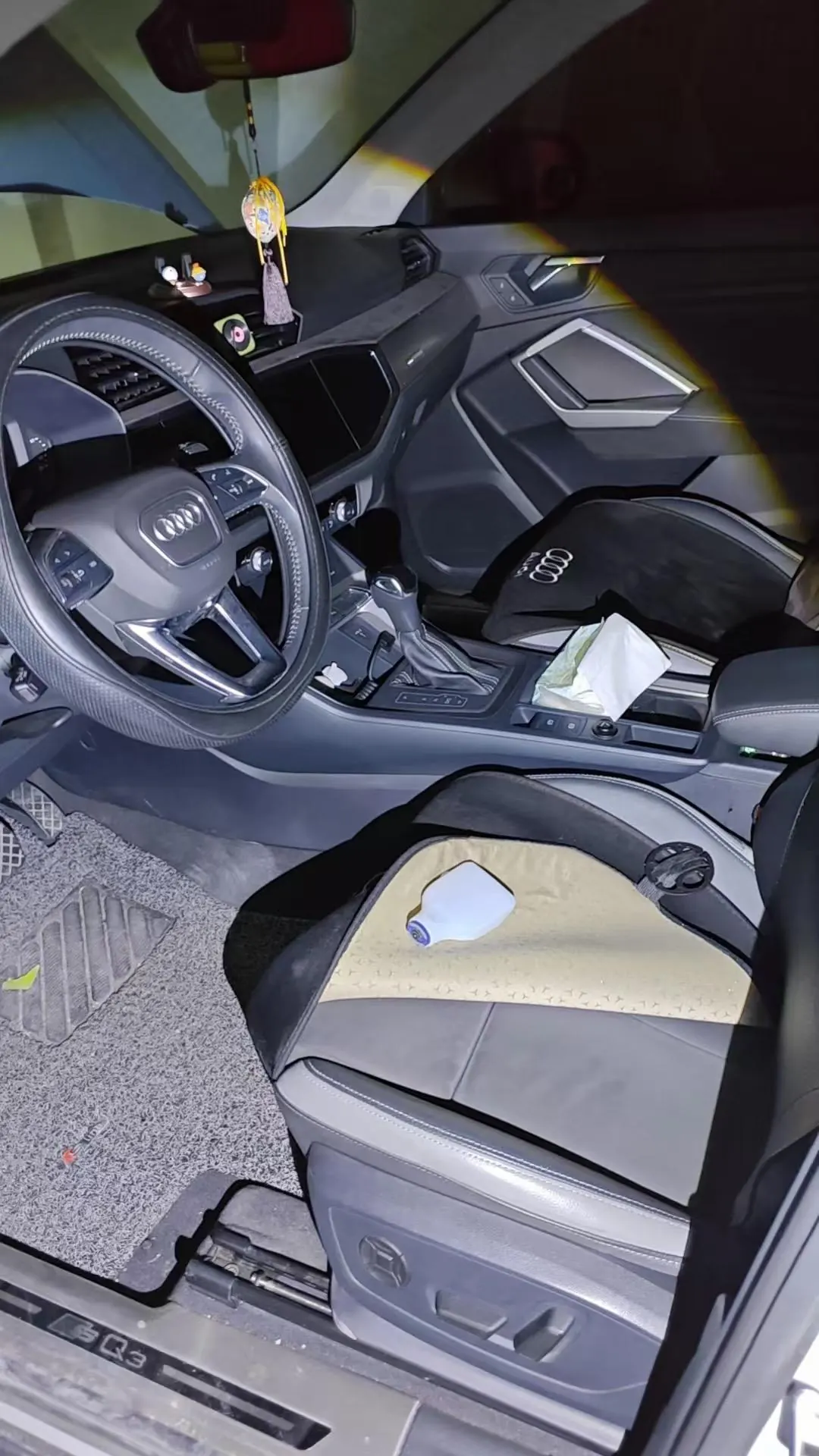 Audi 2021 Q3 1.4TFSI 35TFSI into the life version of automatic gear 5