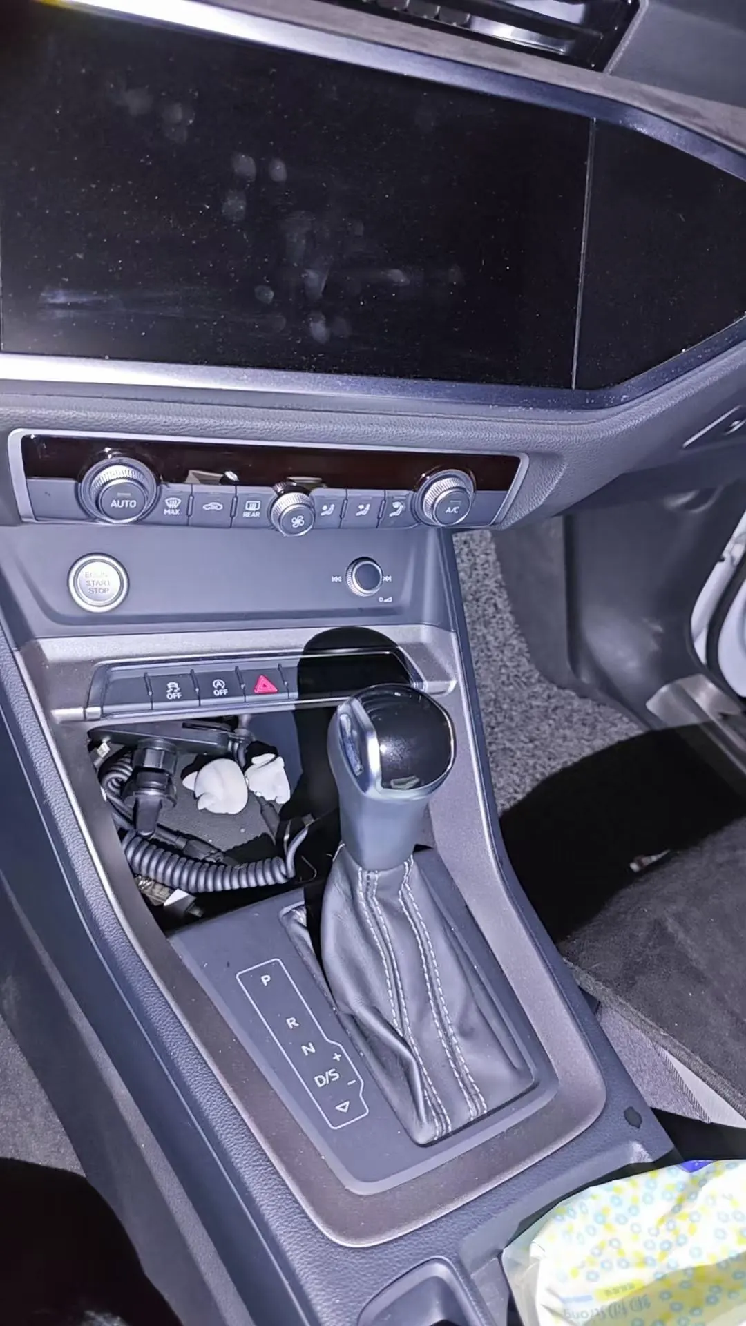 Audi 2021 Q3 1.4TFSI 35TFSI into the life version of automatic gear 6