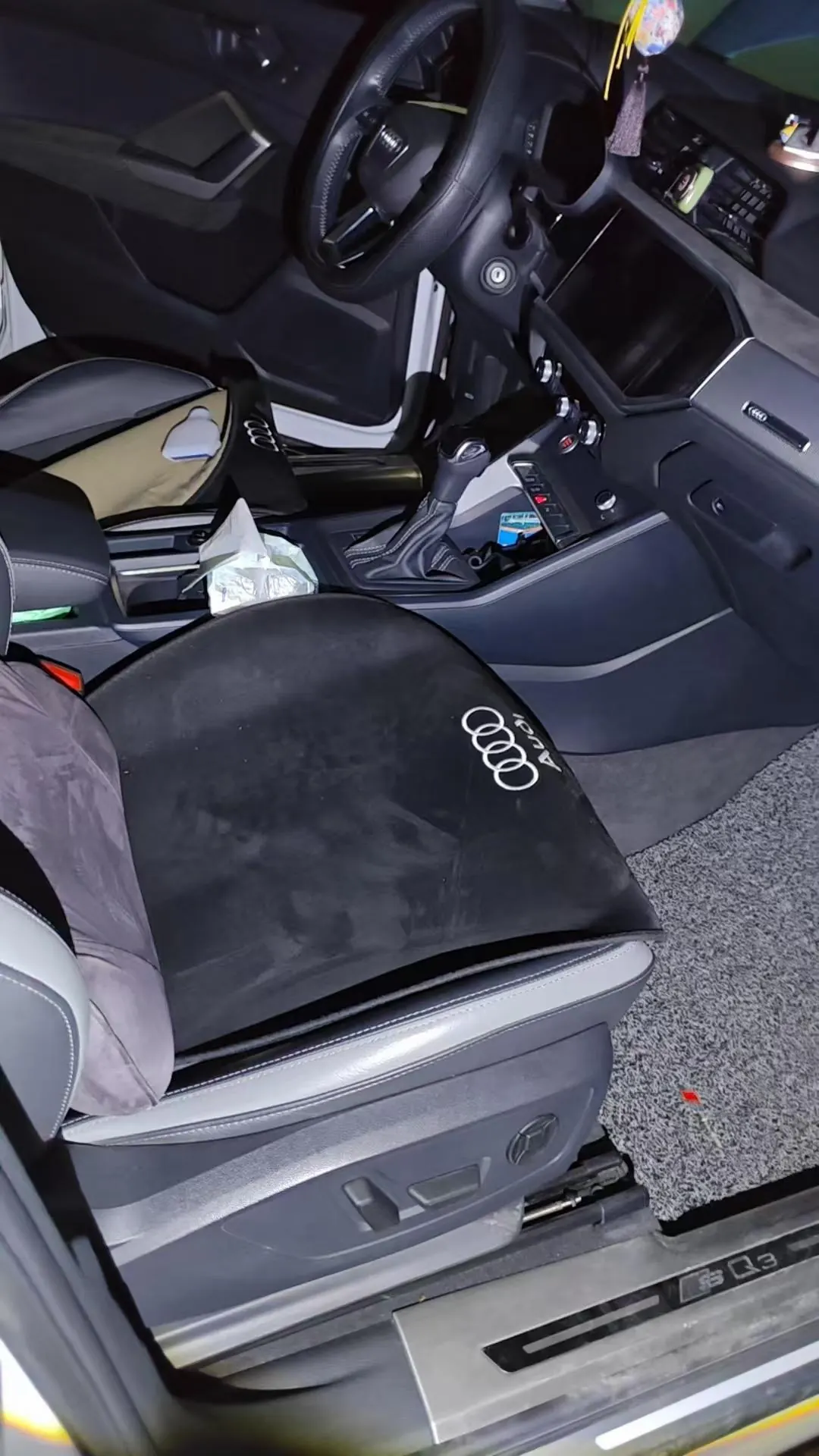 Audi 2021 Q3 1.4TFSI 35TFSI into the life version of automatic gear 7