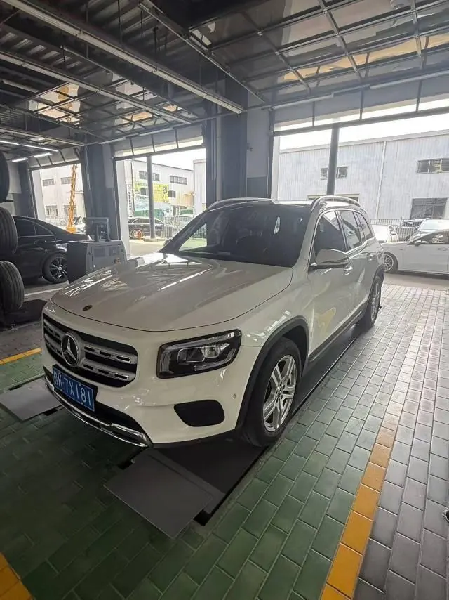 Mercedes Benz 2023 GLB 220 2.0T Dynamic Automatic - View 1