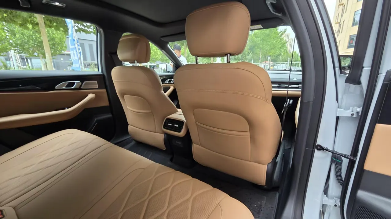 Geely Galaxy 2026 A7 EM-i 1.5 235km Discovery Edition Automatic Gear 3