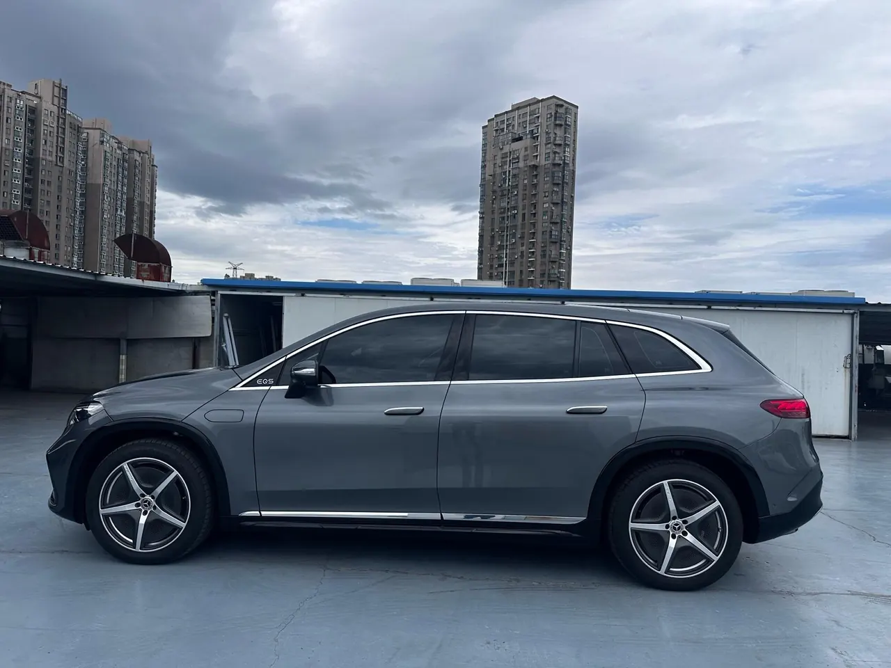 Mercedes Benz EQS SUV (Imported) 2023 EQS SUV 450 4MATIC Pioneer Edition Automatic Gear 3