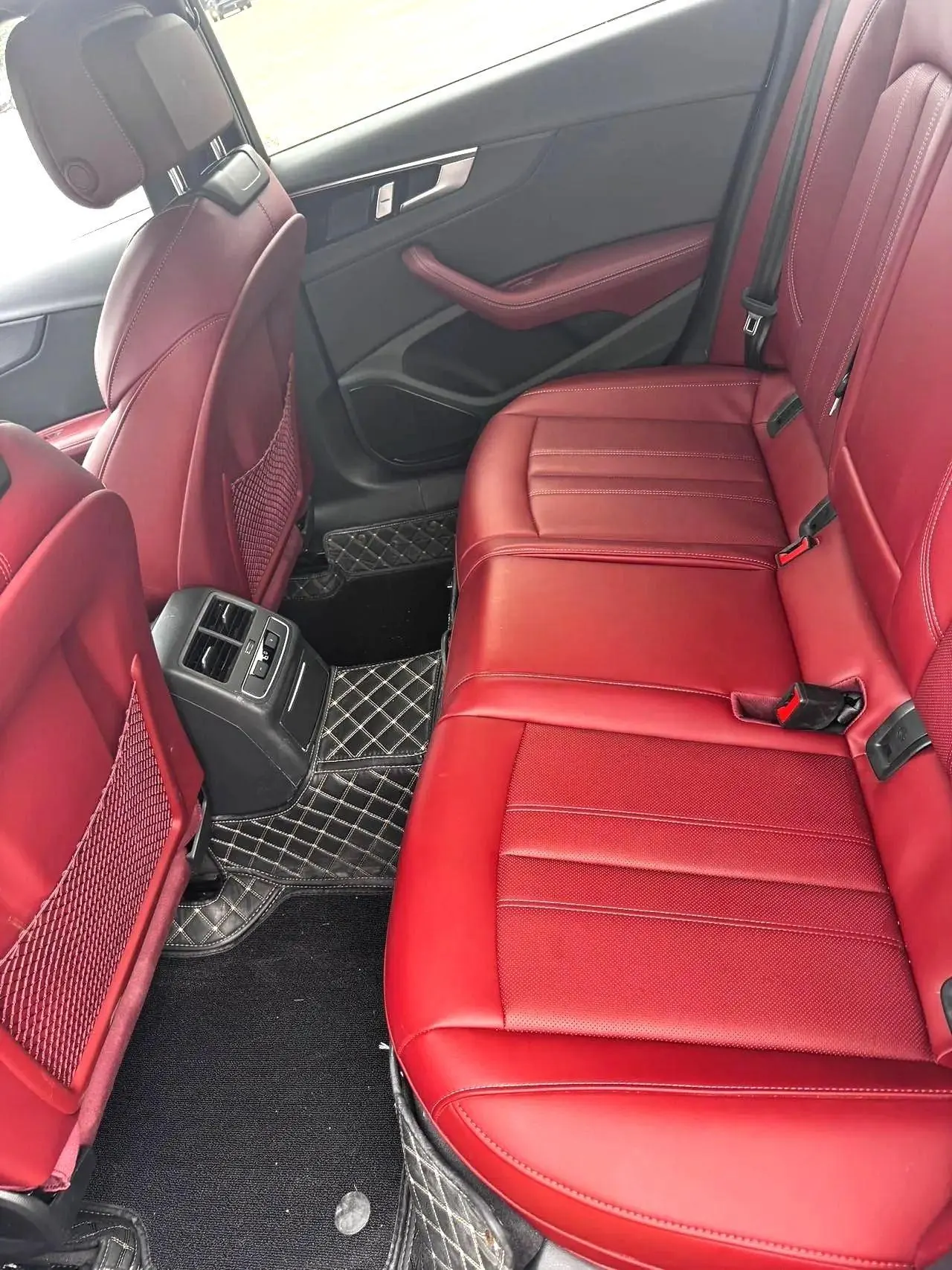 Audi 2023 A4L 2.0TFSI 40TFSI Bang & Olufsen Starry Night Edition Automatic Gear 4