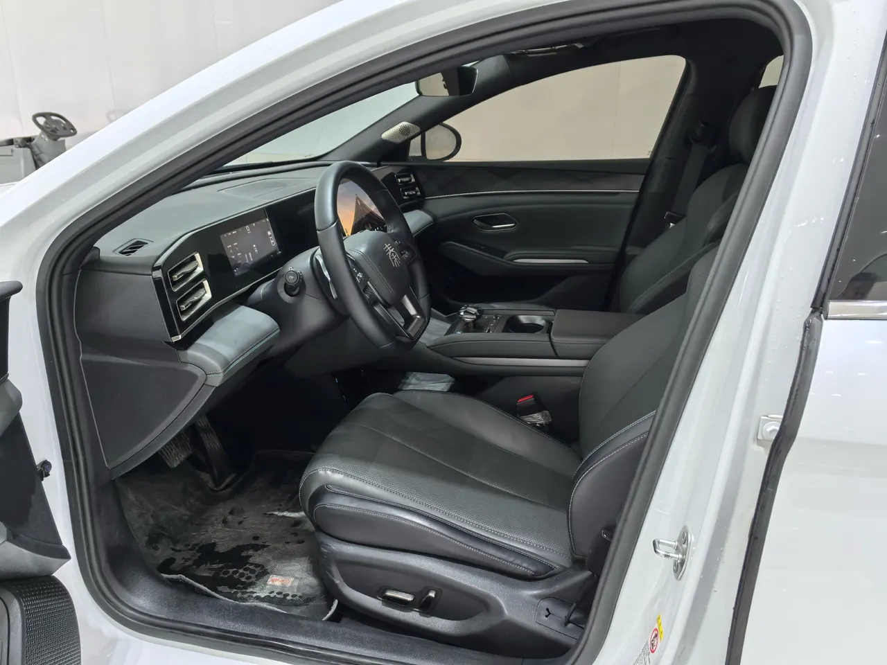BYD 2025 Qin L DM-i 1.5 stepless smart driving version 120KM Exceed automatic gear 3