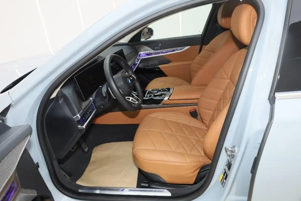 BMW i7 (Imported) 2023 i7 eDrive50L Leading M Sports Suit Automatic Gear 3