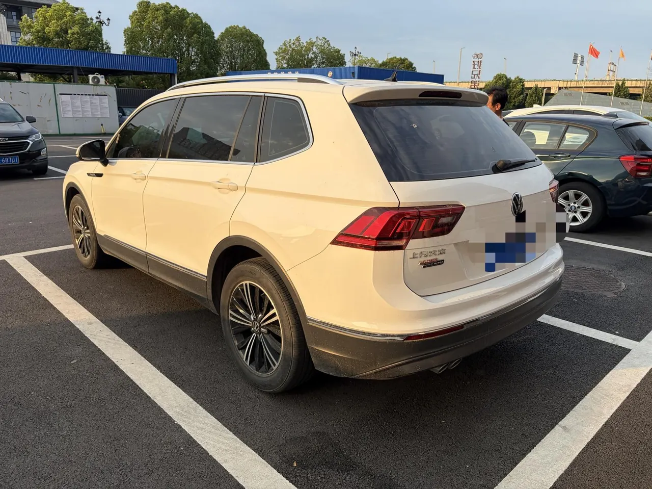 Volkswagen 2021 Tiguan L 2.0TSI 330TSI Two-Drive Smart Edition Automatic Gear 3