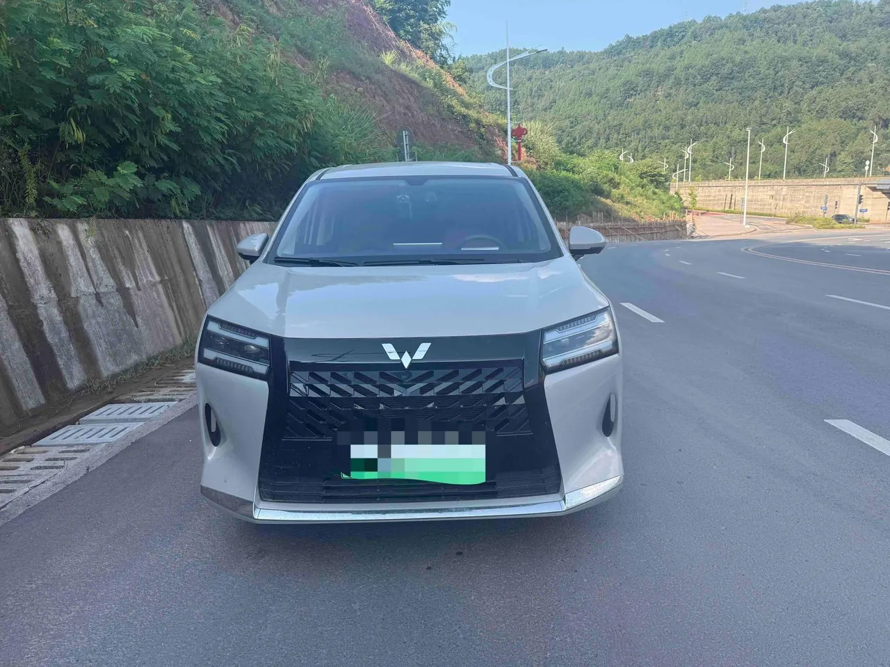 WuLing 2025 Starlight 730 1.5 Stepless 125km Luxury Automatic Transmission 2