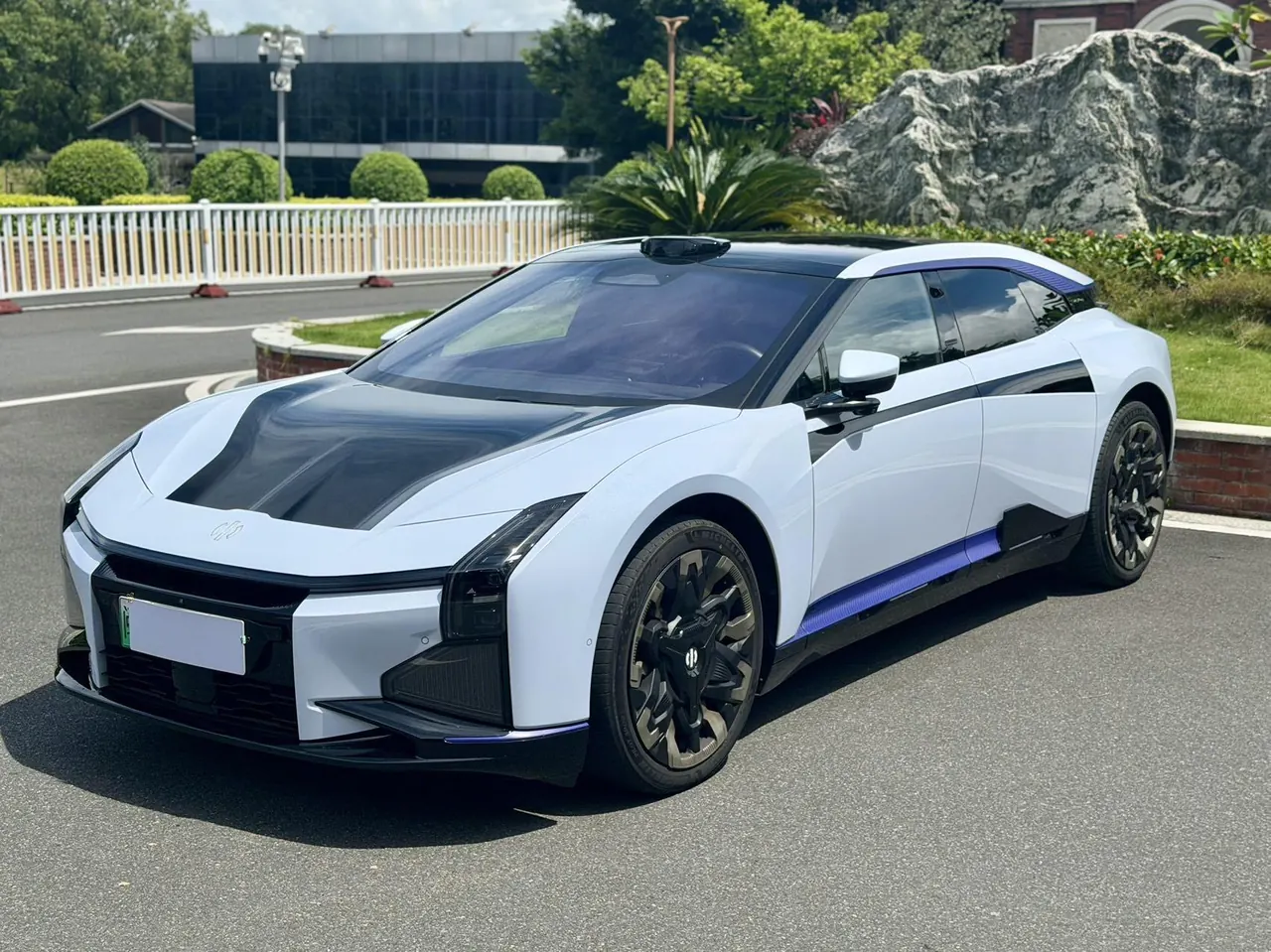 Open image lightbox: HiPhi 2023 HiPhi Z four-seater automatic gear