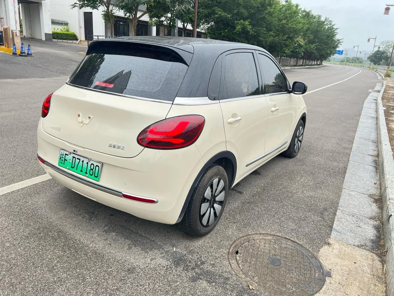 WuLing 2025 Plantronics 333km LingBox Connected Automatic Gear 8