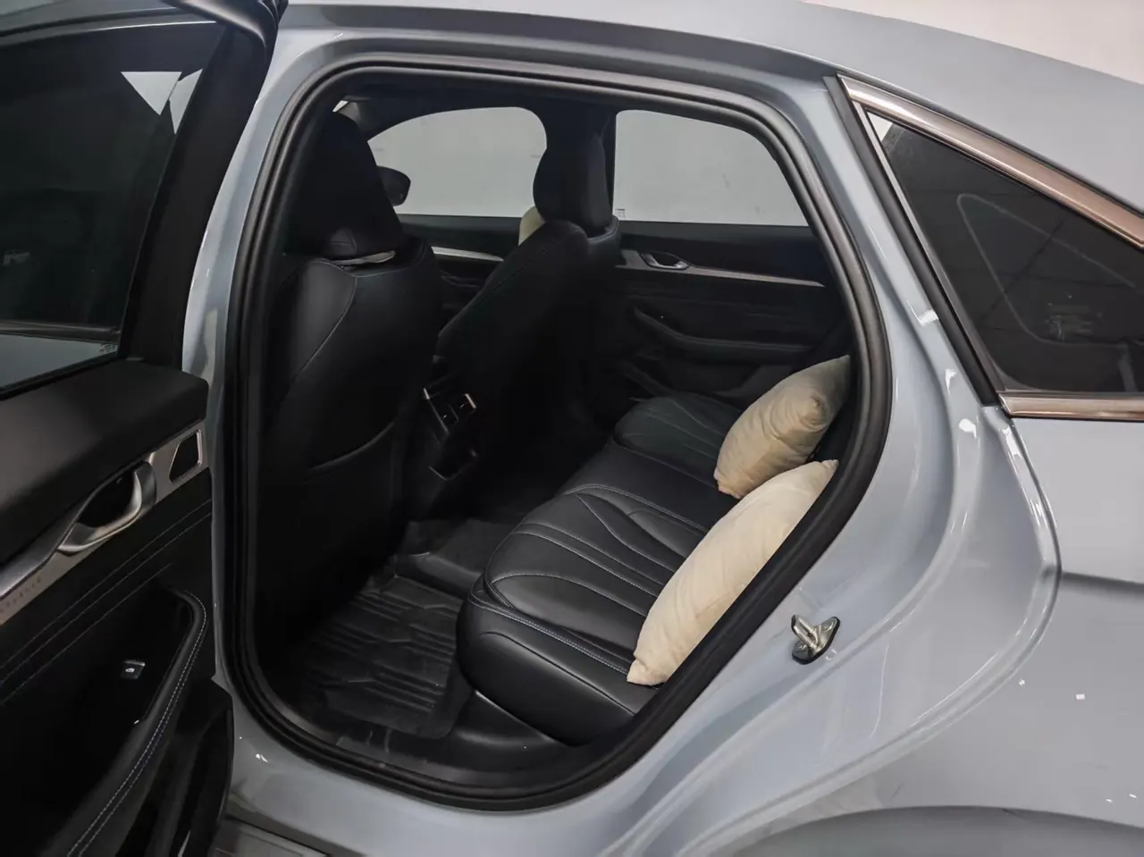 Geely 2025 Star Rui 1.5TD Oriental Obsidian Kunlun Edition Automatic Gear 3