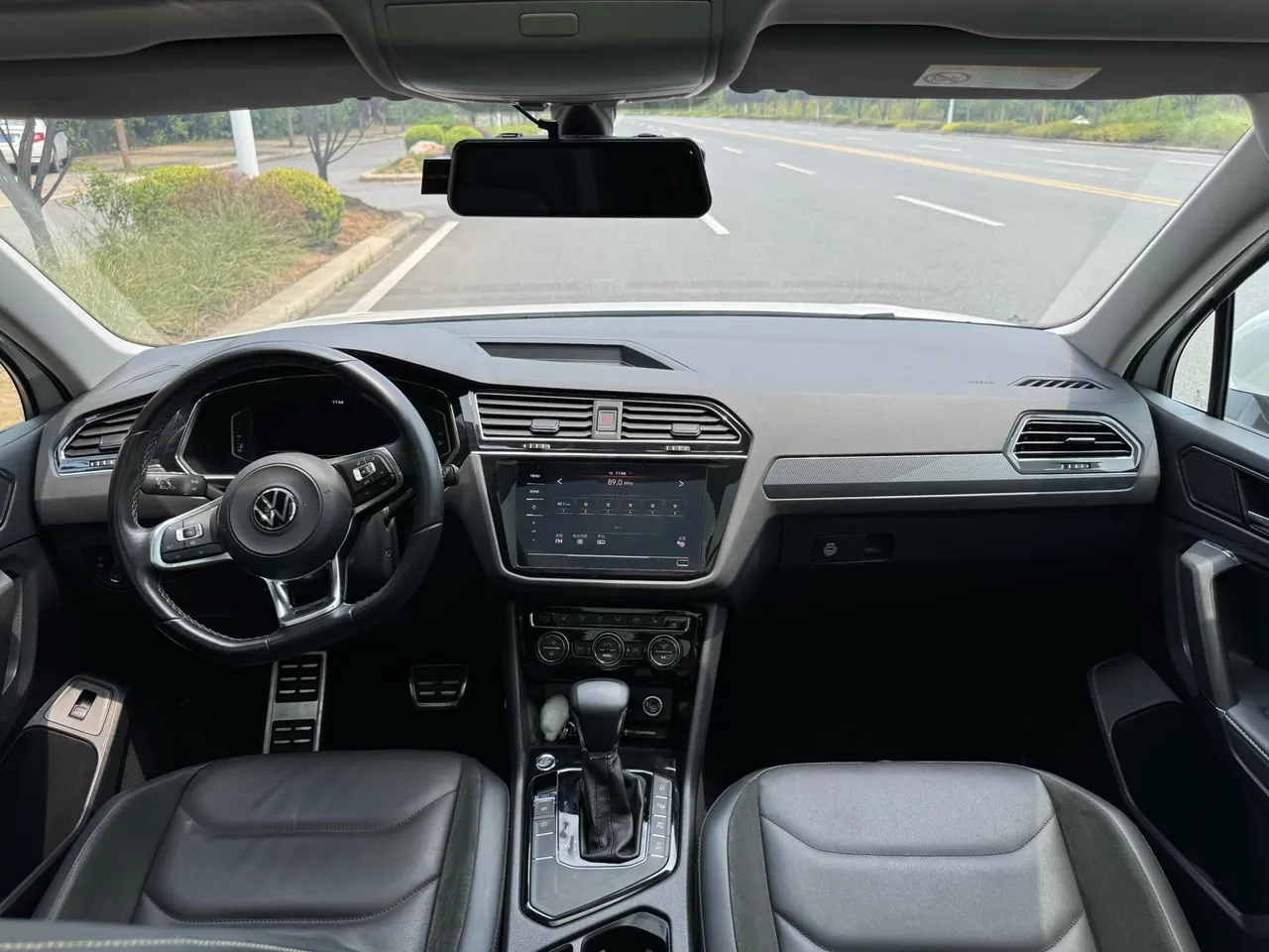 Volkswagen 2021 Tiguan L R-Line 2.0TSI 330TSI Two-Drive Overdrive Automatic Gear 5