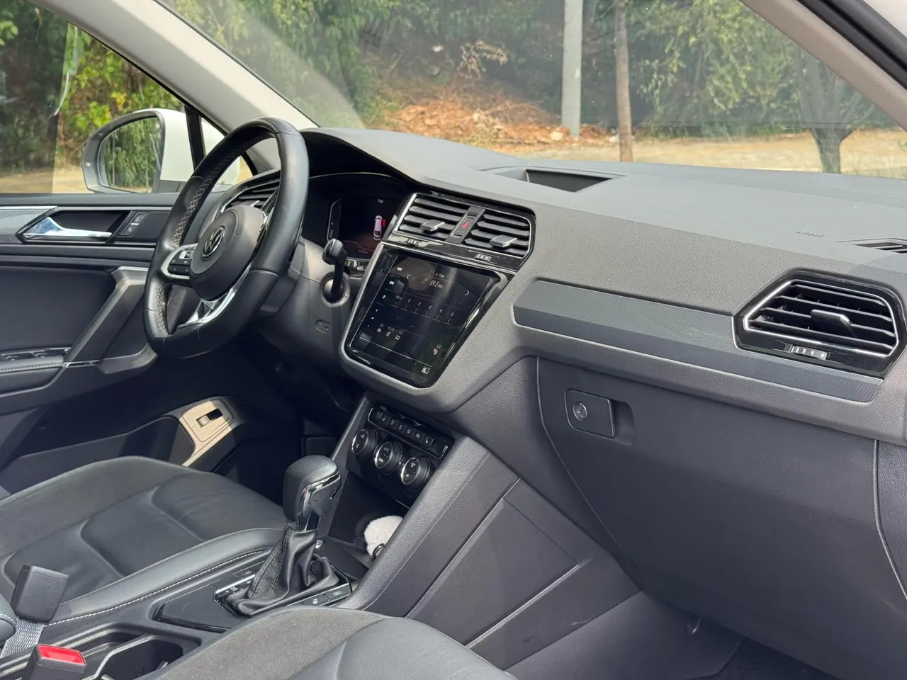 Volkswagen 2021 Tiguan L R-Line 2.0TSI 330TSI Two-Drive Overdrive Automatic Gear 6