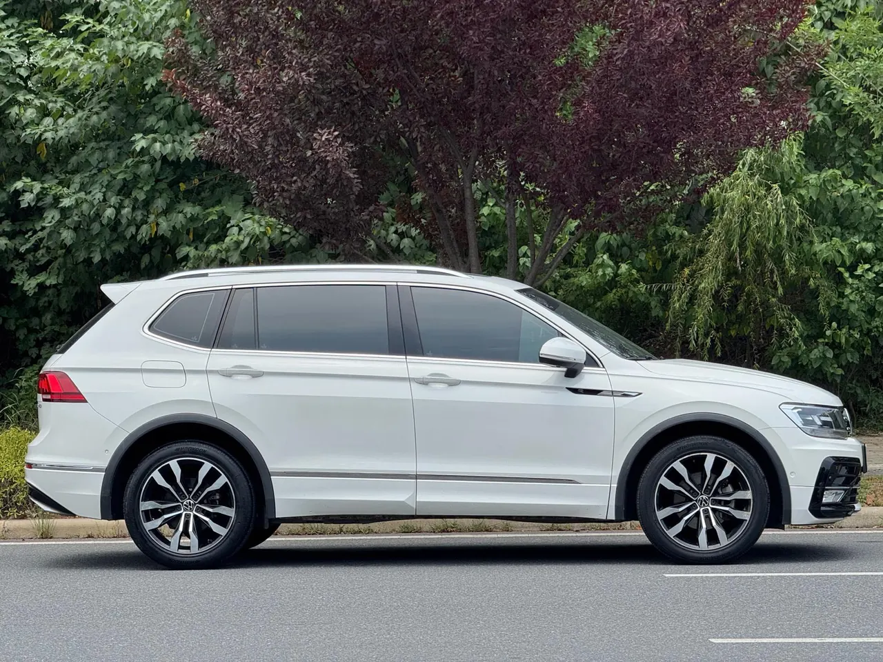 Volkswagen 2021 Tiguan L R-Line 2.0TSI 330TSI Two-Drive Overdrive Automatic Gear 8