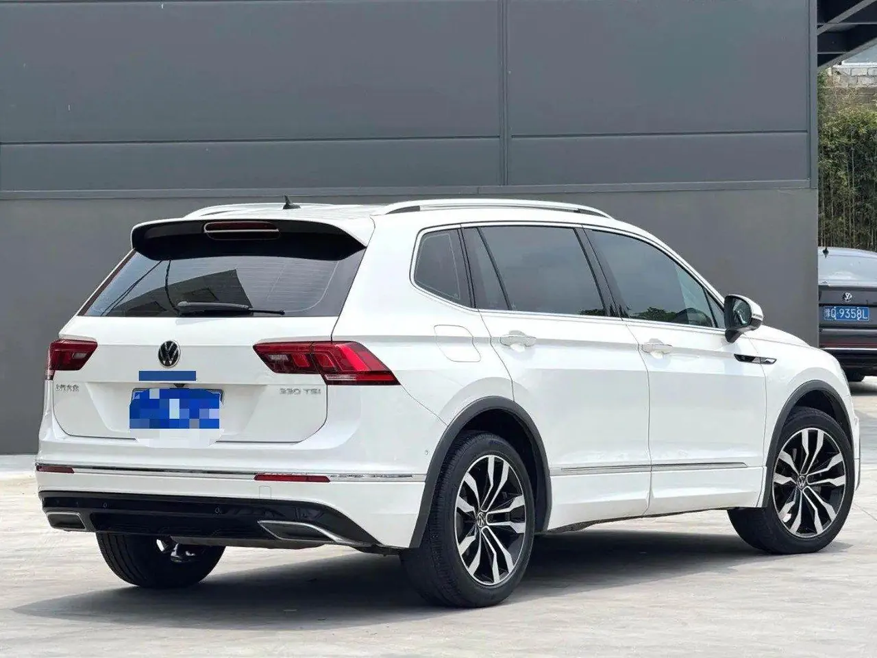 Volkswagen 2021 Tiguan L R-Line 2.0TSI 330TSI Two-Drive Overdrive Automatic Gear 9