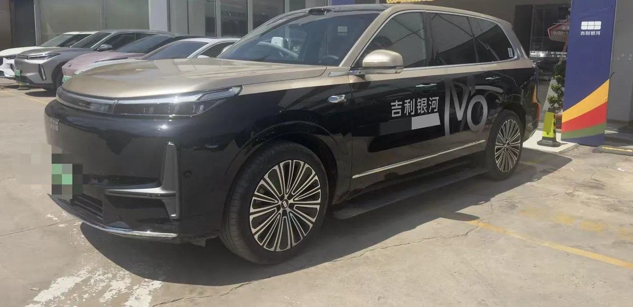 打开图片灯箱:Geely Galaxy 2025 M9 1.5T 210km 4-wheel drive pilot version automatic gear