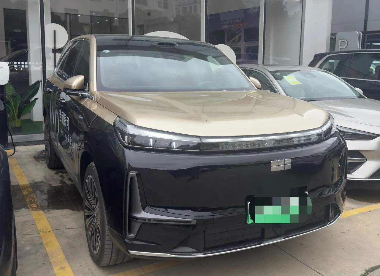 Geely Galaxy 2025 M9 1.5T 210km 4-wheel drive pilot version automatic gear 2