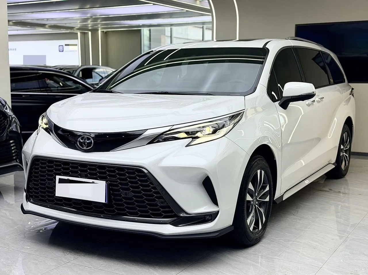 Open image lightbox: Toyota 2026 Grevia HYBRID 2.5 Stepless Zunjue MAX Four-wheel Drive Automatic Gear