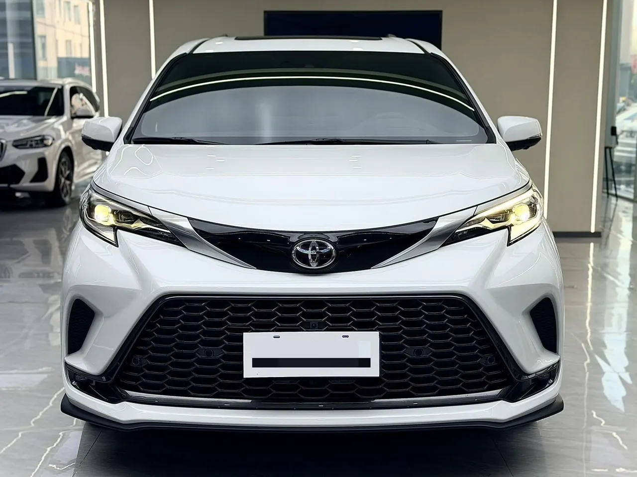 Toyota 2026 Grevia HYBRID 2.5 Stepless Zunjue MAX Four-wheel Drive Automatic Gear 2