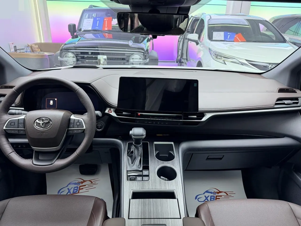 Toyota 2026 Grevia HYBRID 2.5 Stepless Zunjue MAX Four-wheel Drive Automatic Gear 4