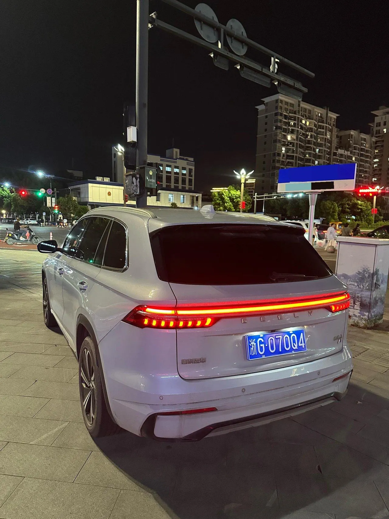 Geely 2022 XingyueL (Monjaro) Raytheon Hi · X 1.5T Hybrid Super Auto 6