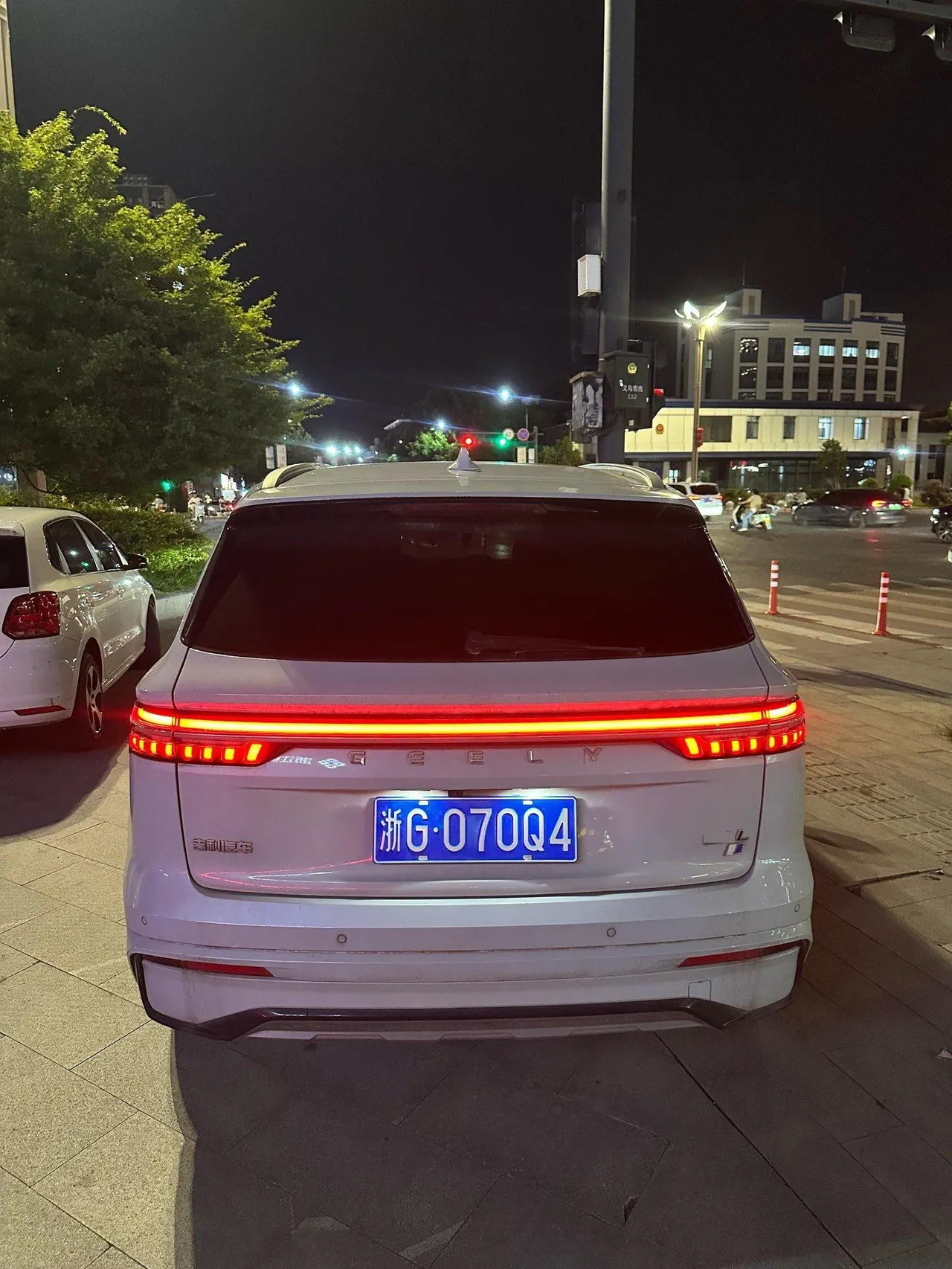 Geely 2022 XingyueL (Monjaro) Raytheon Hi · X 1.5T Hybrid Super Auto 7