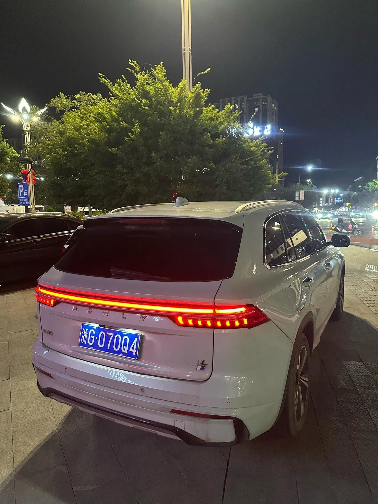 Geely 2022 XingyueL (Monjaro) Raytheon Hi · X 1.5T Hybrid Super Auto 9