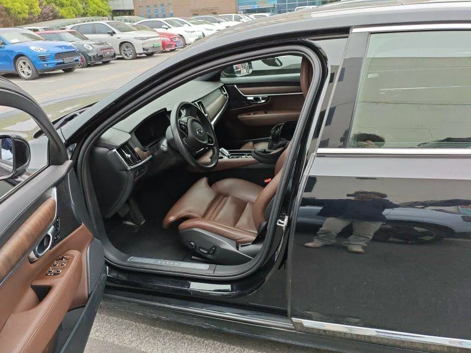 Volvo 2022 S90 48V 2.0T B5 Zhiyuan Deluxe Edition Automatic Gear 3