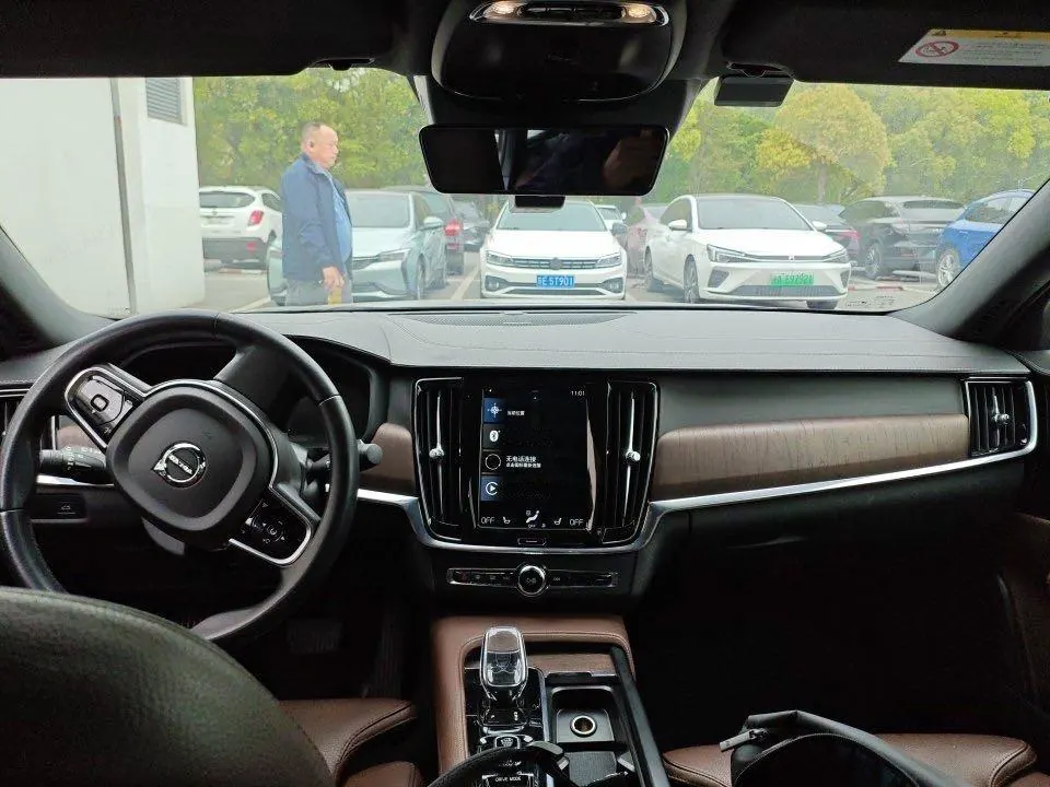 Volvo 2022 S90 48V 2.0T B5 Zhiyuan Deluxe Edition Automatic Gear 5