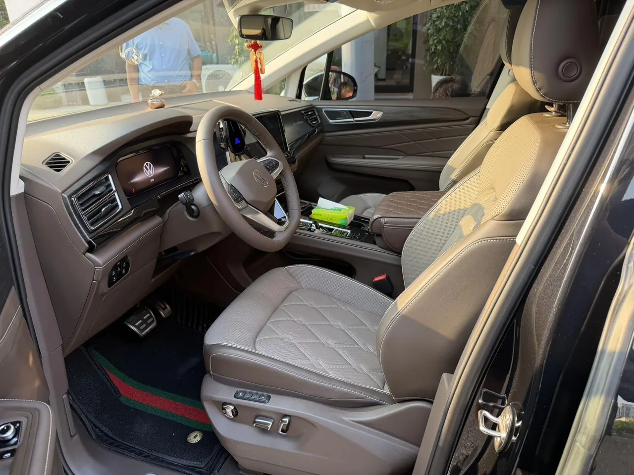 Volkswagen 2024 models of Wei ran (Viloran) 2.0TSI 380TSI flagship automatic gear 3