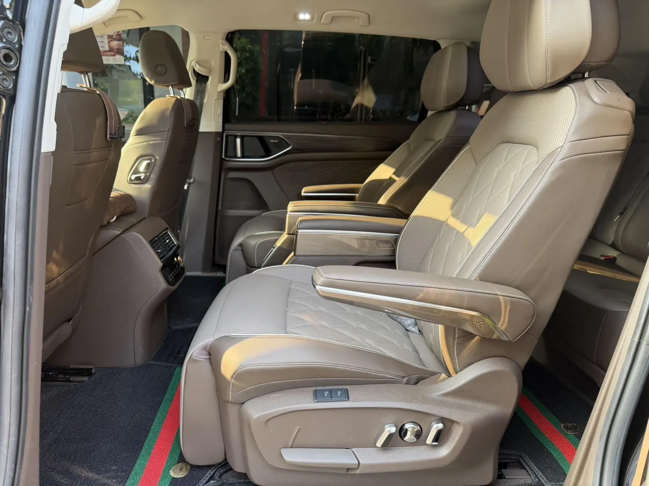 Volkswagen 2024 models of Wei ran (Viloran) 2.0TSI 380TSI flagship automatic gear 4