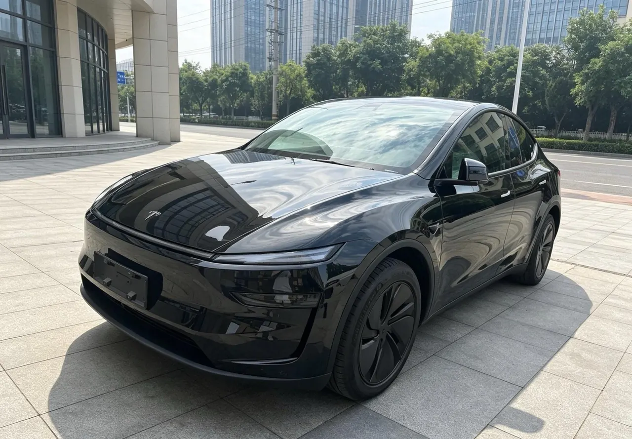 Open image lightbox: Tesla 2026 Model Y long endurance all-wheel drive version automatic transmission