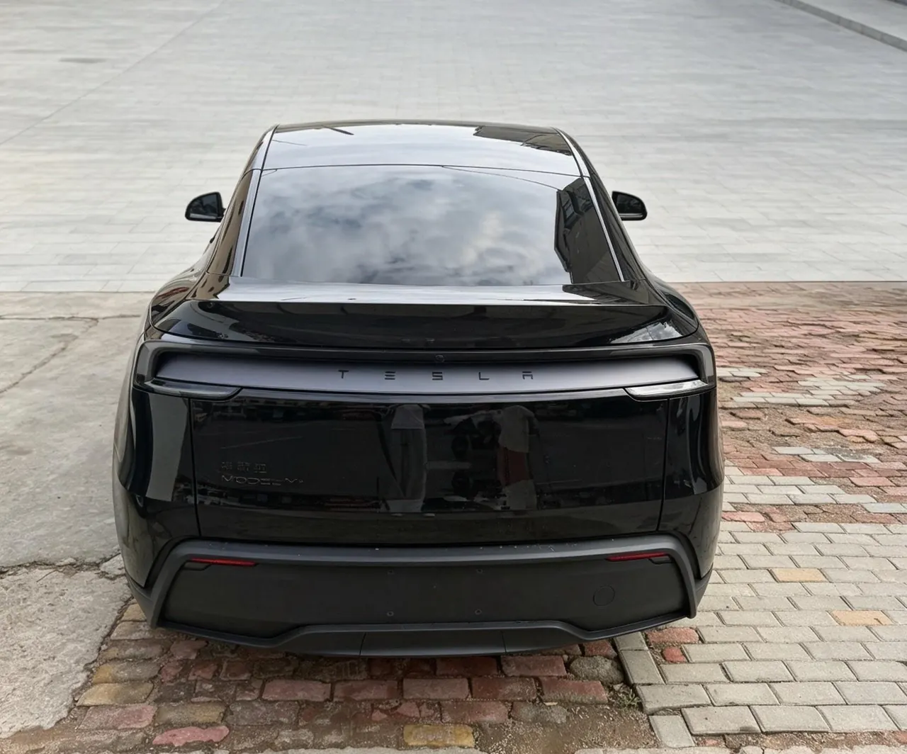 Tesla 2026 Model Y long endurance all-wheel drive version automatic transmission 3