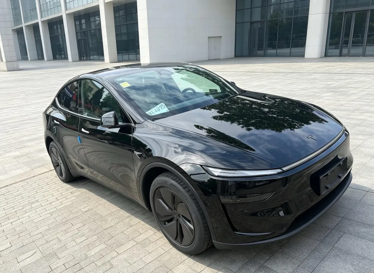 Tesla 2026 Model Y long endurance all-wheel drive version automatic transmission 5